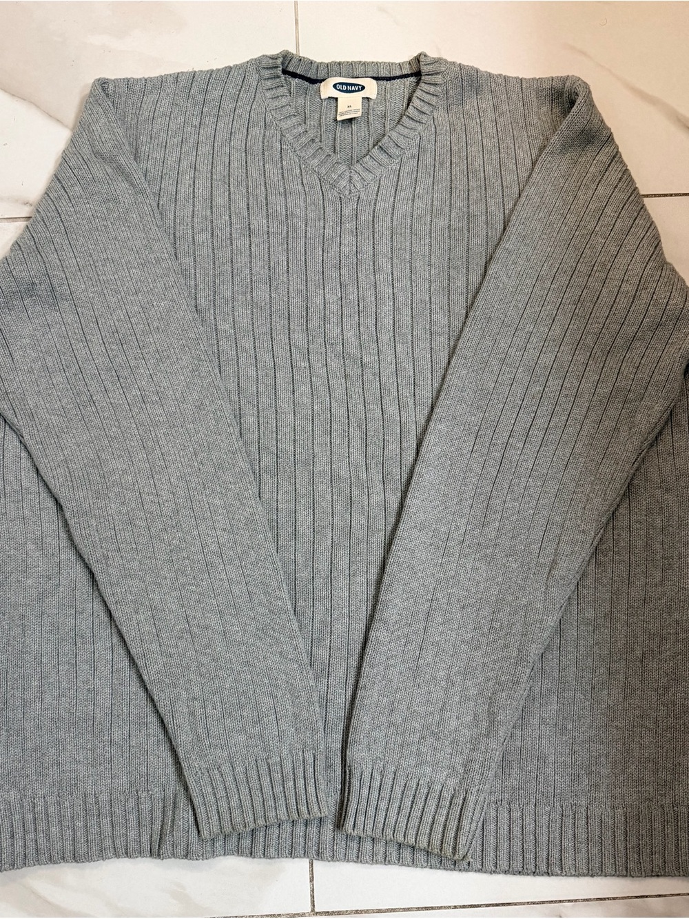 Vintage Y2K Old Navy Men’s Light Gray Ribbed V-Neck Sweater. Size XL